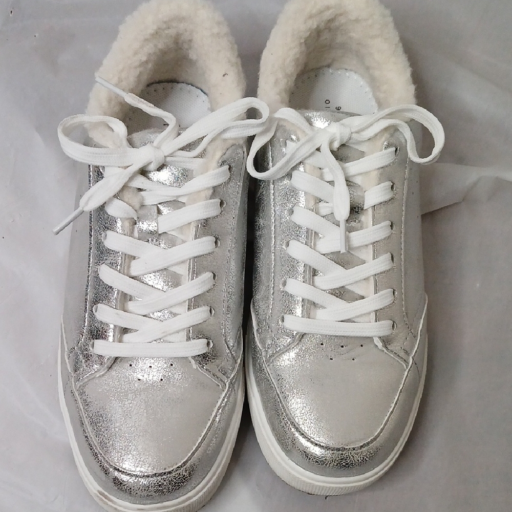 Women's Silver Lace-Up Sneakers with Faux Fur Lining